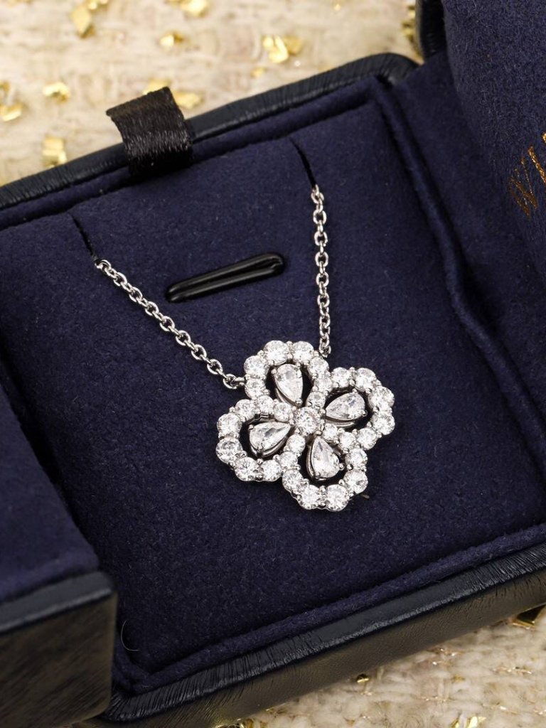 Harry Winston Winston Cluster Diamond Pendant Necklace Silver Tone 495$